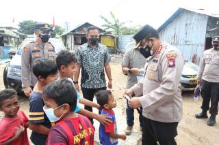 Puluhan Sembako dan Masker Dibagikan Polresta Barelang 