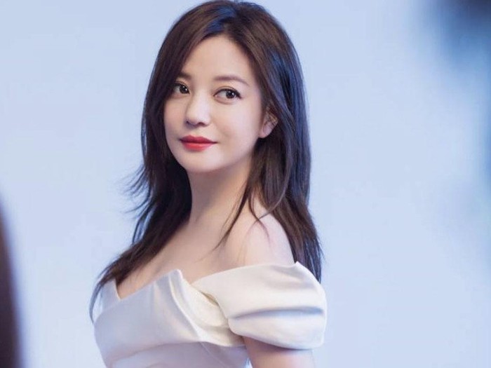 Nama Vicky Zhao Hilang di Seluruh Platform China, Ada  Apa?