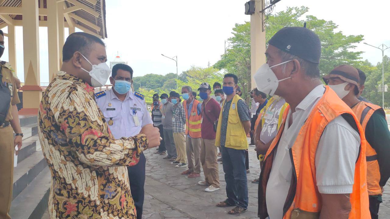 Bupati Karimun Tanggapi Keluhan Juru Parkir