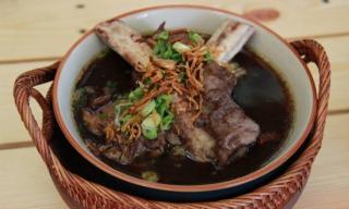 Sup Tulang vs Curry Chicken, Mana yang Kamu Suka?