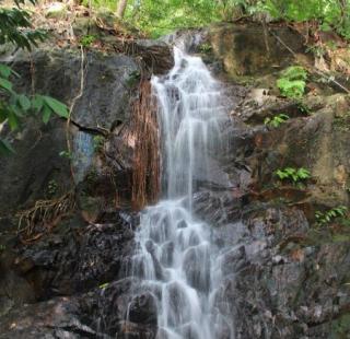 Udara Segar Berpadu Sejuknya Air Terjun Gunung Bintan, Kamu Wajib ke Sini