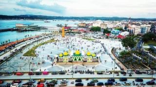 Taman Instagramable ini Berhadapan dengan Pulau Penyengat