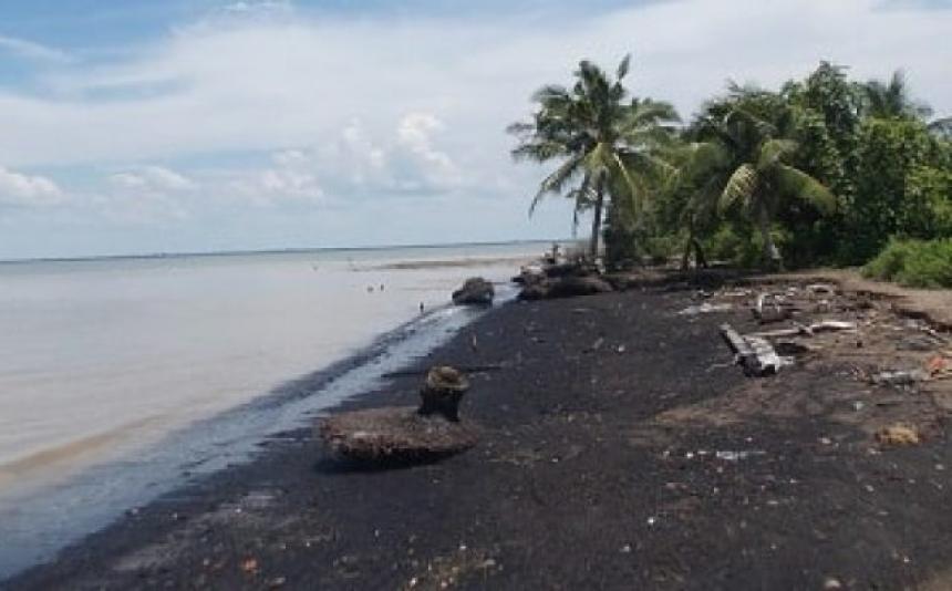 Melihat Kehidupan Mentarang di Pantai Ceria