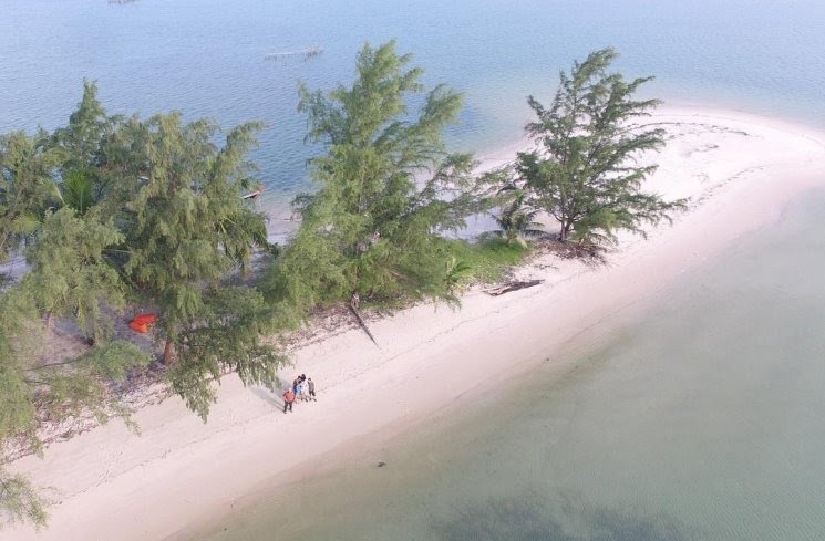 Di Subang Mas Batam, Ada Pantai yang Bisa Hilang Timbul