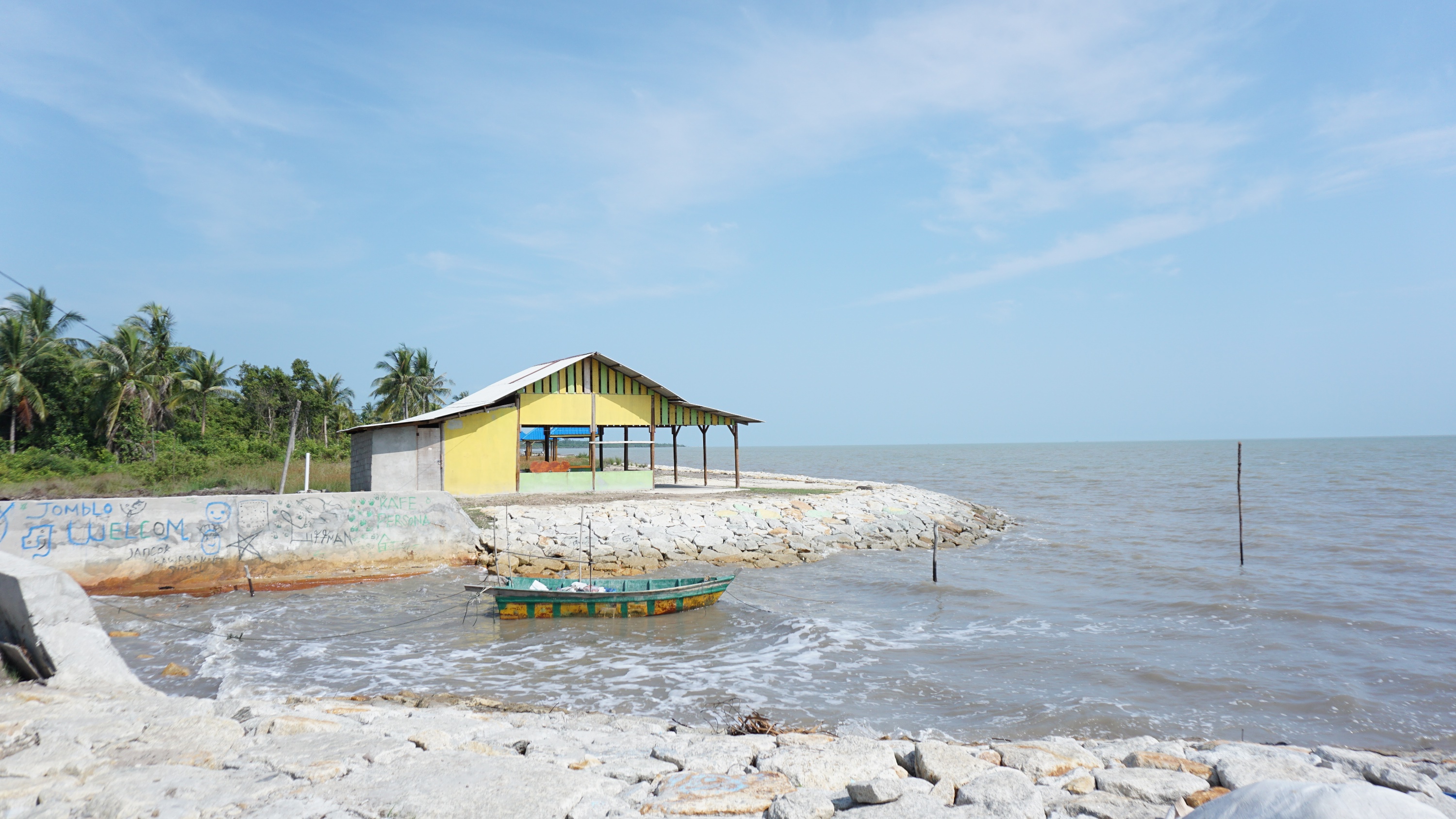 Pemandangan Panoramik di Ujung Pantai Bestari