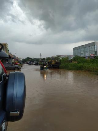 Warga Keluhkan Pemerintah yang Kurang Peduli Banjir di Legenda Point Batam