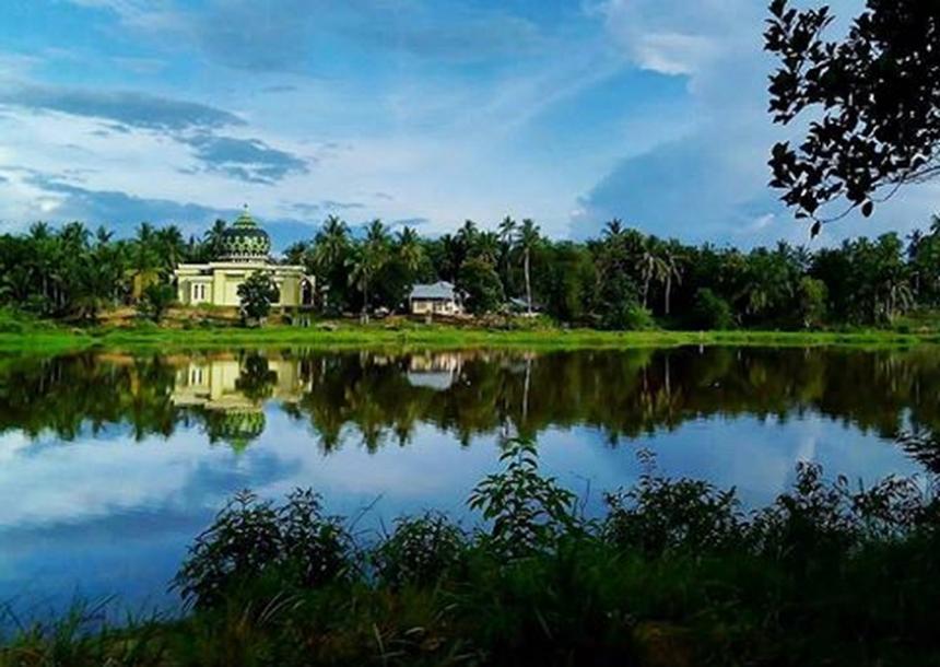 Pesona Masjid Danau Koto Kari, Sungguh Menggoda..
