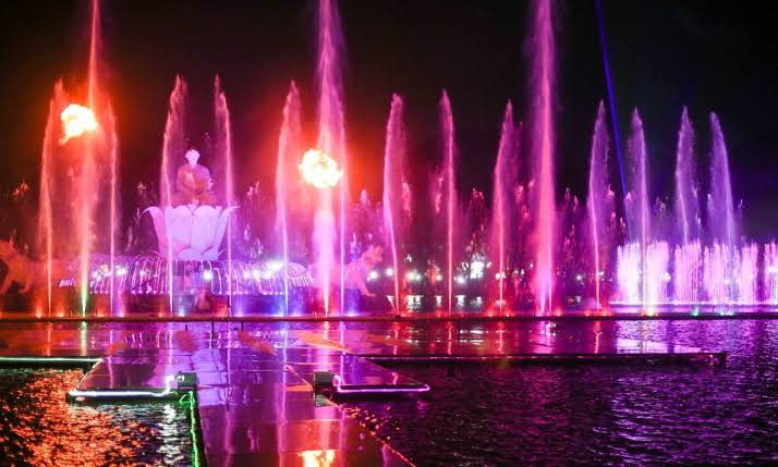 Asyiknya Berwisata ke Air Mancur Bermusik di Siak, Bikin Betah!