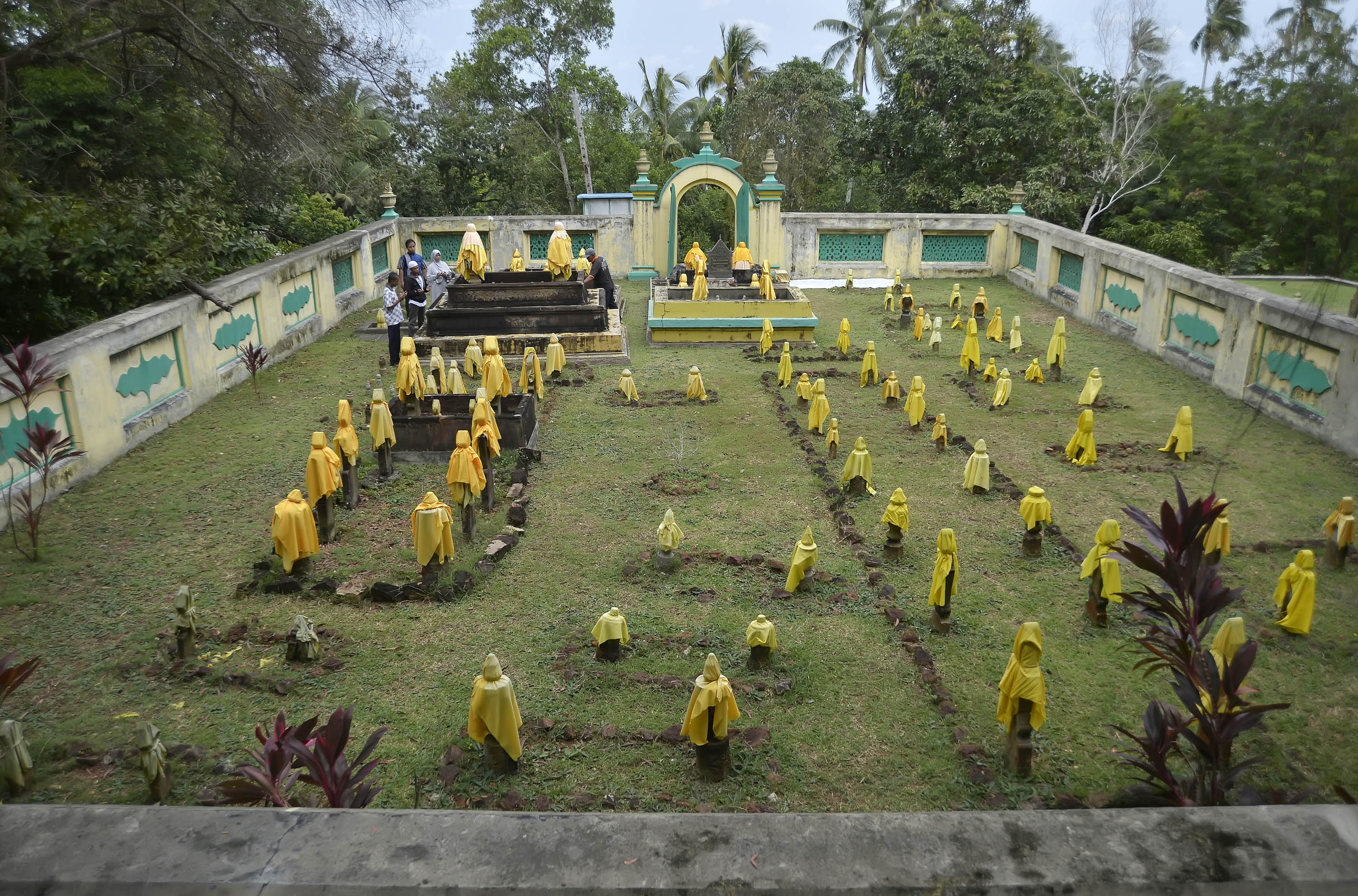 Kompleks Makam Raja Abdurrahman, Miliki Ukiran Timbul yang Unik