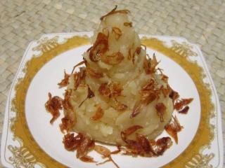 Gurihnya Kue Berbahan Rempah Ditaburi Bawang Goreng