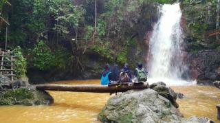 Air Terjun Pulo Limo, Dahulu Ada Pulau Lima yang Sudah Tenggelam