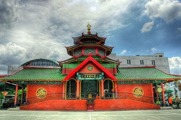 https://www.melayupedia.com/foto_berita/2022/01/2022-01-01-masjid-muhammad-cheng-hoo-beratap-segi-8-yang-mirip-pagoda.jpg