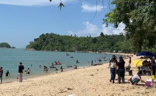 Pantai Pawan Jadi Obkek Wisata Seru Keluarga Usai PPKM
