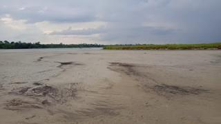 Ada Pantai di Tengah Sungai? Twin Island Jawabannya!