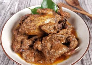 Sedapnya Olahan Rendang Burung Kuaran yang Langka