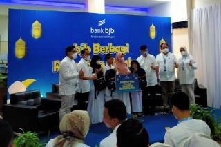 `BJB Berbagi, Ramadhan Memberi` Santuni Anak Yatim di Batam