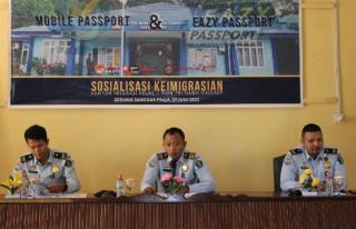 Imigrasi Dabo Sosialisasikan M-Paspor ke Masyarakat Singkep