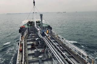 Bakamla RI Tangkap Kapal Tanker Diduga Angkut BBM Ilegal di Perairan Batam