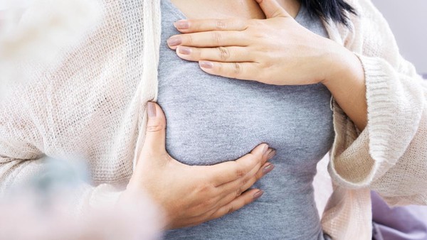 Dear Suami! Dokter Anjurkan Rajin-rajin Remas Payudara Istri, Ini Manfaatnya