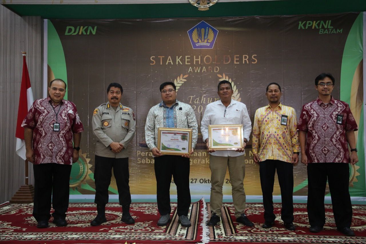 BP Batam Terima 4 Penghargaan Stakeholders Award KPKNL 2022