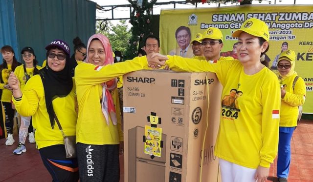 Gelar Senam Zumba Berhadiah, Warga Puji Cen Sui Lan Sosok Senang Berbagi