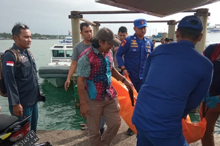 Mayat Nelayan Asal Lingga Ditemukan Mengapung di Perairan Pelantar KUD Tanjungpinang