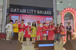 Meriah! Cen Sui Lan Sponsori Lomba Karaoke Imlek Perkumpulan Hua Mao di Batam