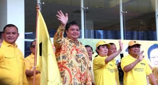 Cen Sui Lan Dampingi Airlangga Hartanto Lepas 500 Pemudik Gratis Bareng Golkar