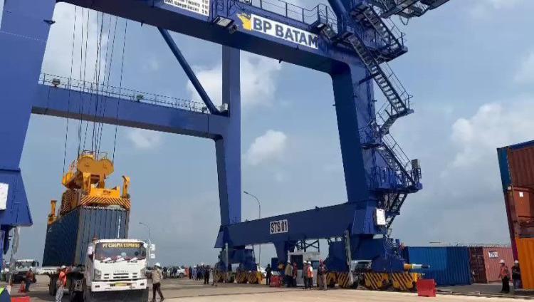 STS Crane Baru di Pelabuhan Batu Ampar, Tingkatkan Layanan Bongkar Muat Peti Kemas