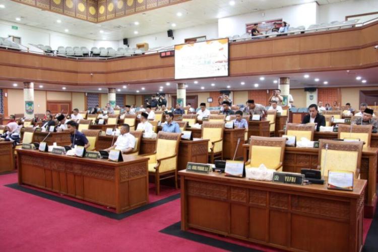 DPRD Batam Bahas Ranperda Angkutan Umum Massal untuk Solusi Transportasi Kota