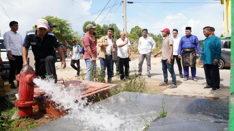 Temui Warga Teluk Mata Ikan, Muhammad Rudi Selesaikan Persoalan Air Warga