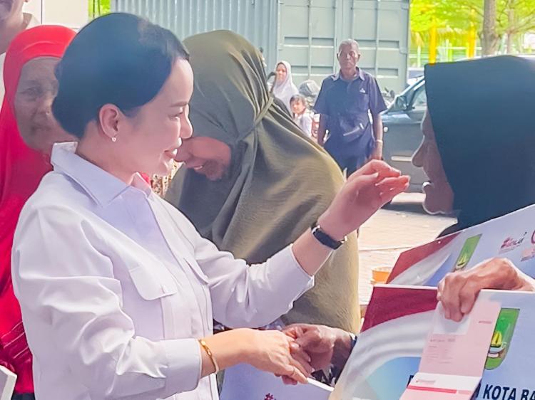 Program Insentif Warga Lansia Wujud Nyata Keberpihakan Amsakar - Li Claudia kepada Kesejahteraan Masyarakat Batam