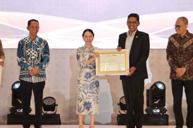 Ketua DPRD Batam Kamaluddin Terima Penghargaan Kolaborasi Investasi dari BP Batam