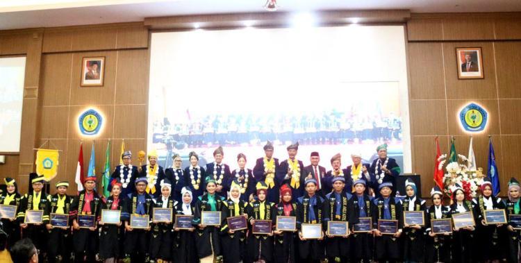 Wisuda ke-22 Uniba: 724 Lulusan Siap Jadi Generasi Unggul dan Berdaya Saing Global