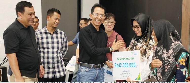 Rp42 Juta per Ahli Waris! Wali Kota Batam Serahkan Langsung Santunan Jaminan Kematian untuk Petugas Lingkungan