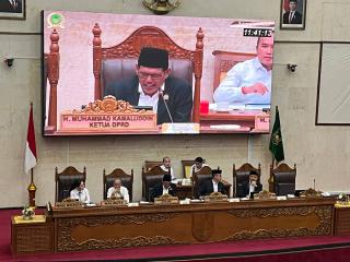 Usulan Pindah Komisi Anggota NasDem Picu Perdebatan di DPRD Batam, Paripurna Sempat Diskors
