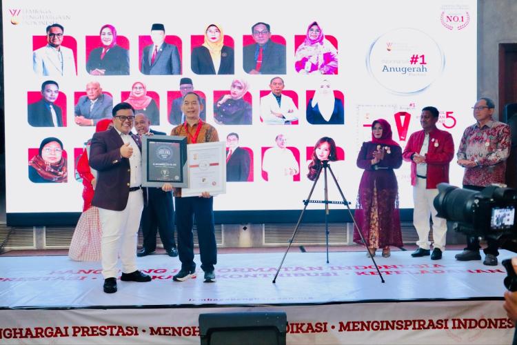 RSBP Batam Raih Penghargaan Indonesia Excellent Hospital, Direktur Terima Award atas Kepemimpinan dan Manajemen Pelayanan Kesehatan